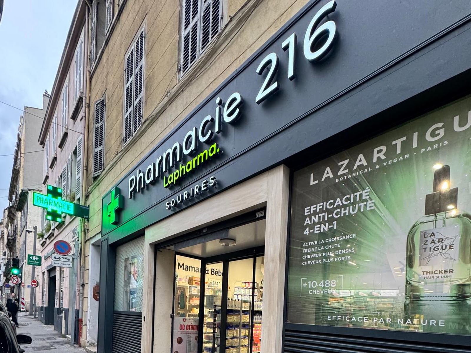 Façade de Lapharma 216 rue Paradis à Marseille