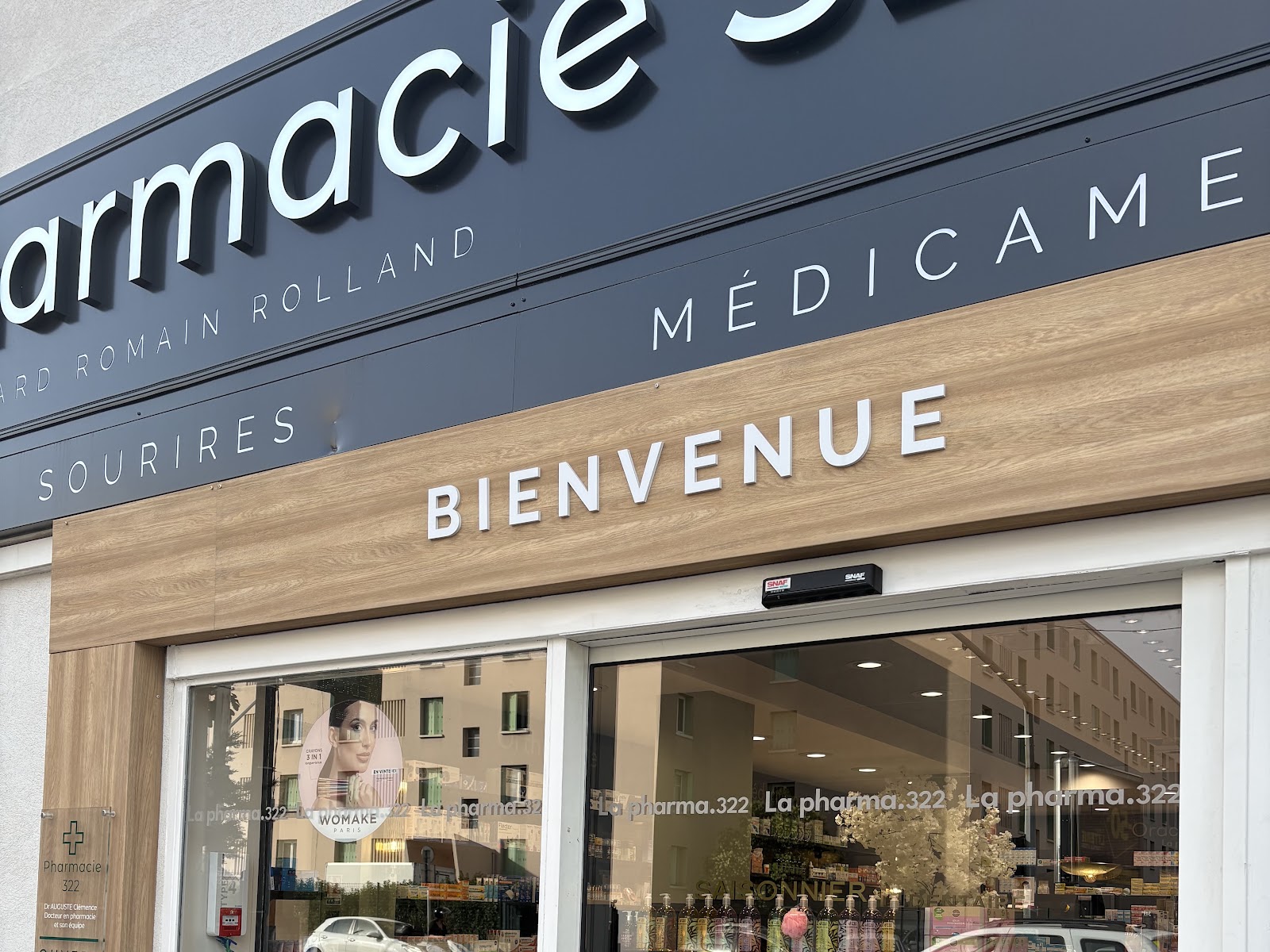 Façade de Lapharma 322 boulevard Romain Rolland à Marseille